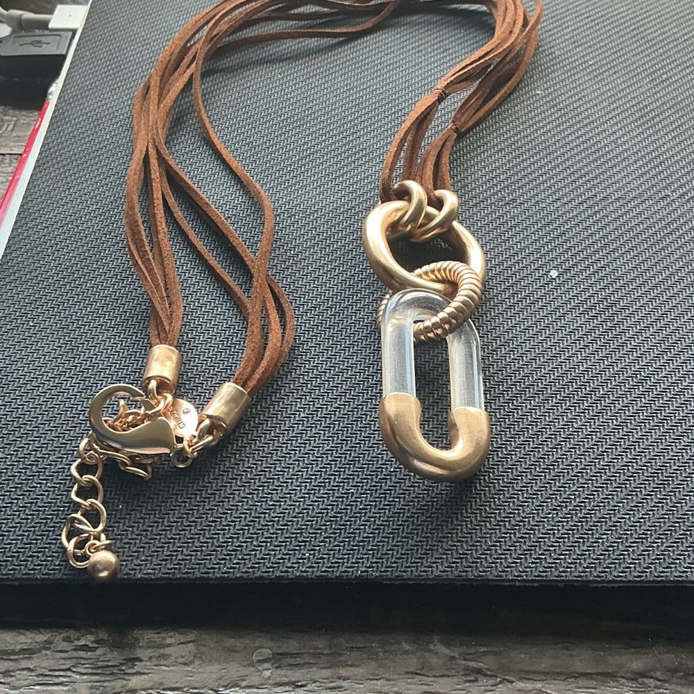 Elegant Gold and Brown Necklace